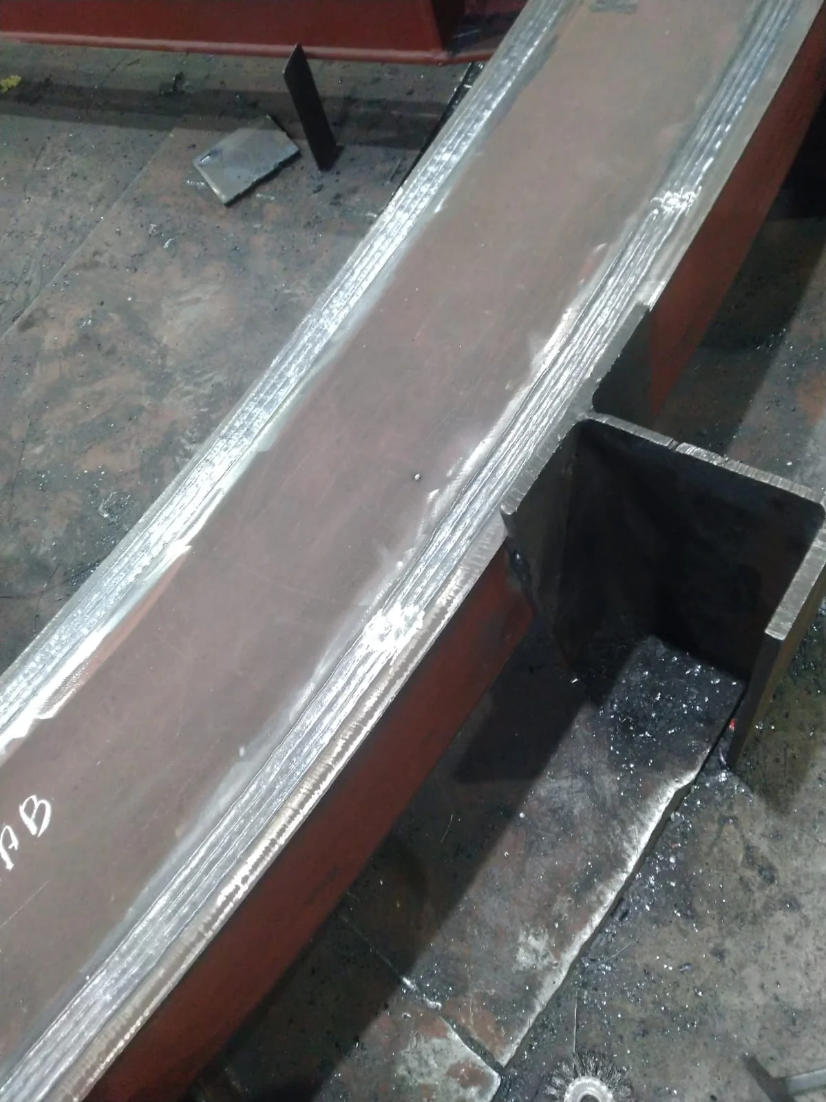 Serviço de solda com arame tubular